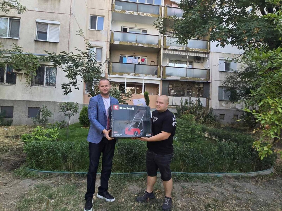 Кметът на „Тракия“ награди победителя в конкурса „Цветен кът“ (СНИМКИ)