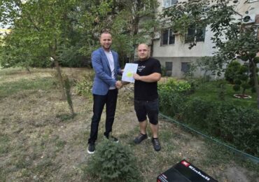 Кметът на „Тракия“ награди победителя в конкурса „Цветен кът“ (СНИМКИ)