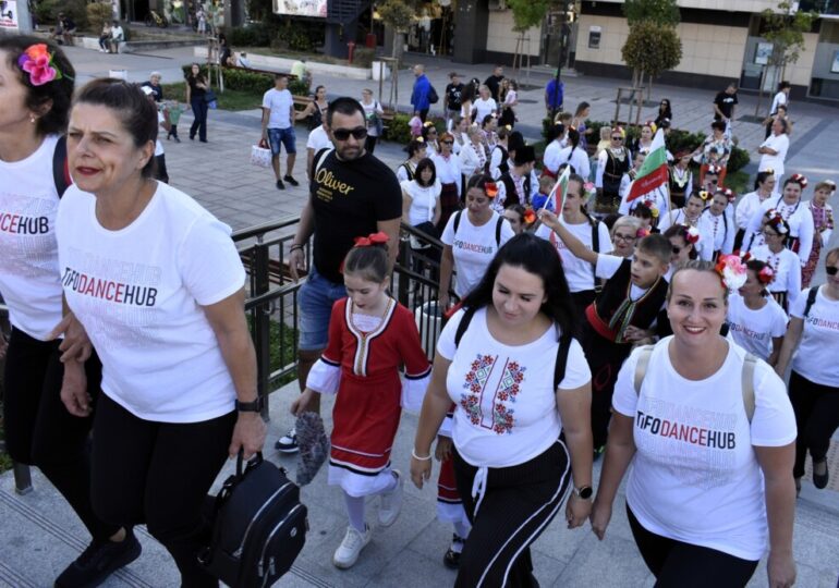 "Маврудово хоро" събра стотици почитатели на фолклора в Асеновград (ГАЛЕРИЯ)