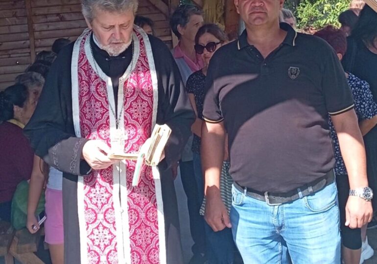За Рождество Богородично: Маноле и Крислово отбелязаха своите традиционни празници (СНИМКИ)