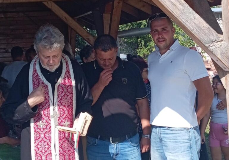 За Рождество Богородично: Маноле и Крислово отбелязаха своите традиционни празници (СНИМКИ)