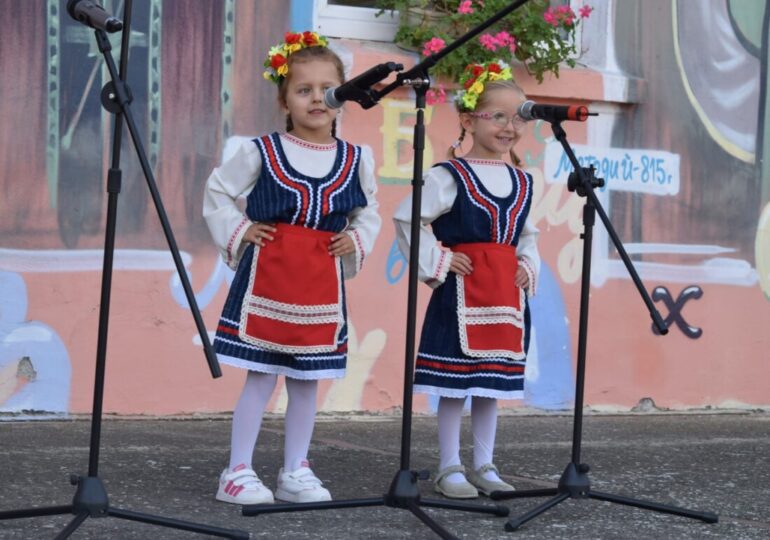 Над 300 певци и танцьори взеха участие в националния събор за автентичен фолклор „От извора“ в Труд (СНИМКИ)
