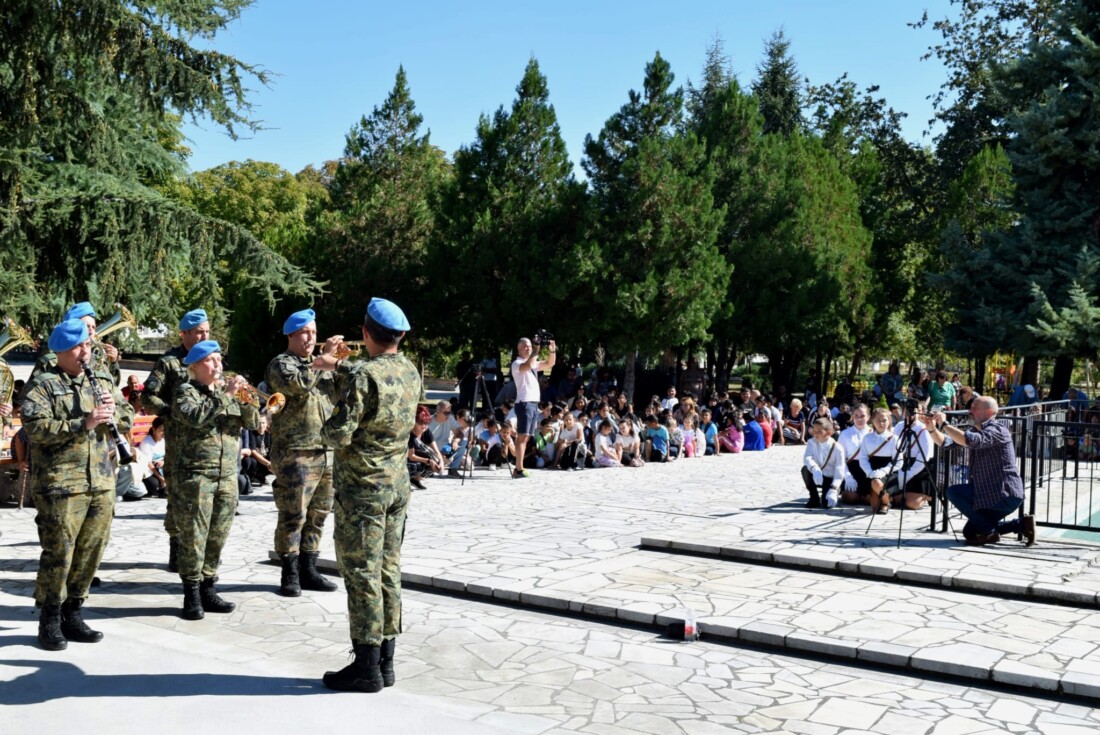 В Калековец откриха паметник на първата жена-пилот в България Мария Атанасова (СНИМКИ)