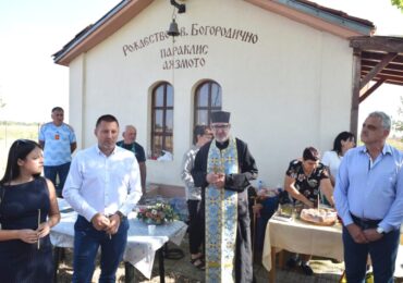 За Рождество Богородично: Маноле и Крислово отбелязаха своите традиционни празници (СНИМКИ)