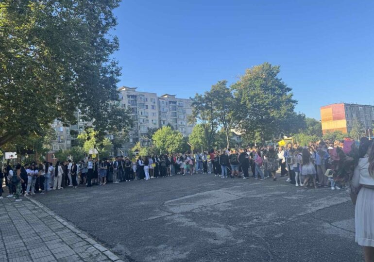 Емил Русинов откри новата учебна година в „Източен“ (СНИМКИ)