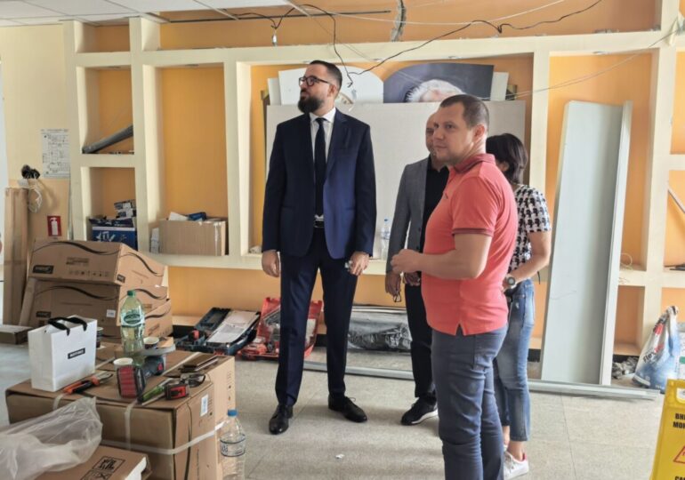 След ремонта: Над 1000 ученици се връщат на едносменен режим в ОУ "Димитър Талев" в "Южен" (СНИМКИ)