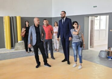 След ремонта: Над 1000 ученици се връщат на едносменен режим в ОУ "Димитър Талев" в "Южен" (СНИМКИ)