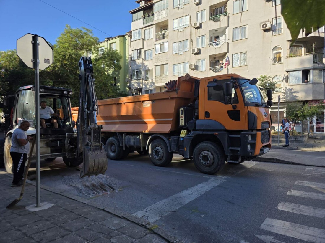Започна ремонтът на улица "Генерал Колев" в Пловдив (СНИМКИ)