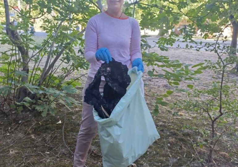 "Да изчистим България заедно": Служители на район "Южен" се включиха в кампанията (СНИМКИ)