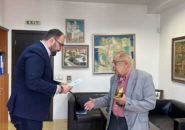 Заместник-кметът Пламен Панов посрещна тазгодишния носител на Награда „Христо Г.Данов“2025  за превод Йордан Костурков