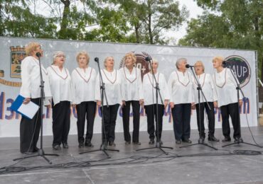 Над 250 участници се включиха във фестивала „Изкуство без граници и възраст“ (ГАЛЕРИЯ)