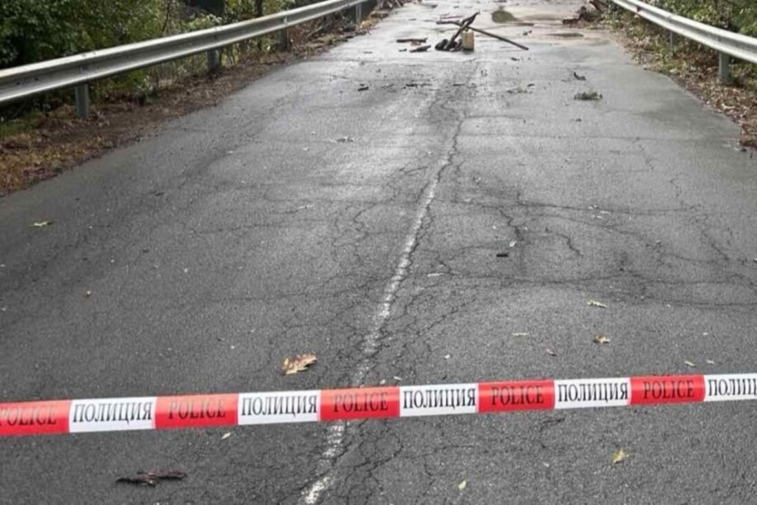 Срутище отново блокира движението по пътя Смолян – Девин