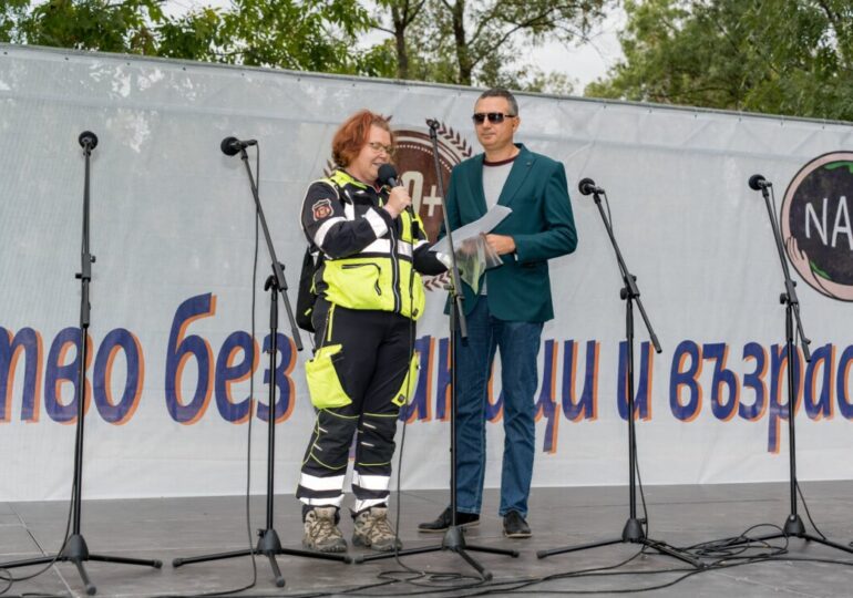 Над 250 участници се включиха във фестивала „Изкуство без граници и възраст“ (ГАЛЕРИЯ)