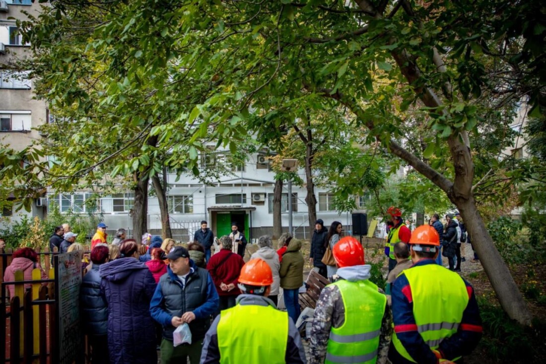 Започна санирането на два жилищни блока в Пазарджик (СНИМКИ)
