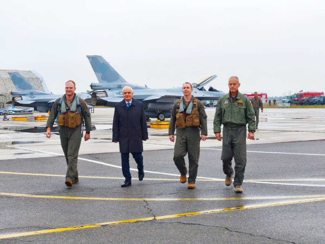 Още два изтребителя F-16 пристигнаха в България (СНИМКИ и ВИДЕО)