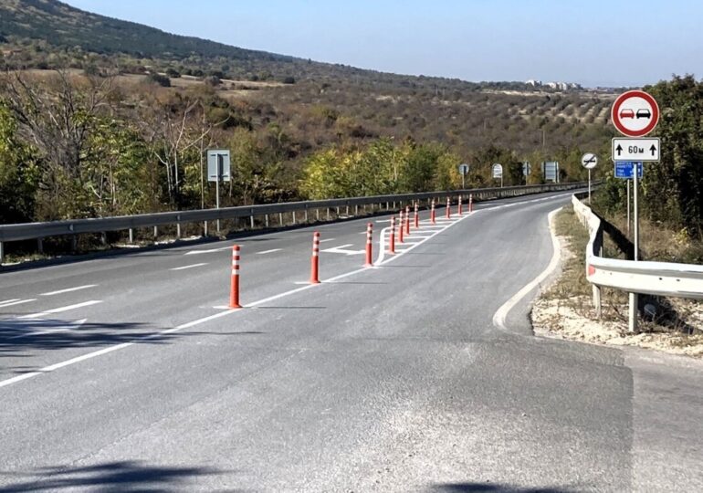 Поставиха ограничителни колчета на пътя Асеновград - Кърджали