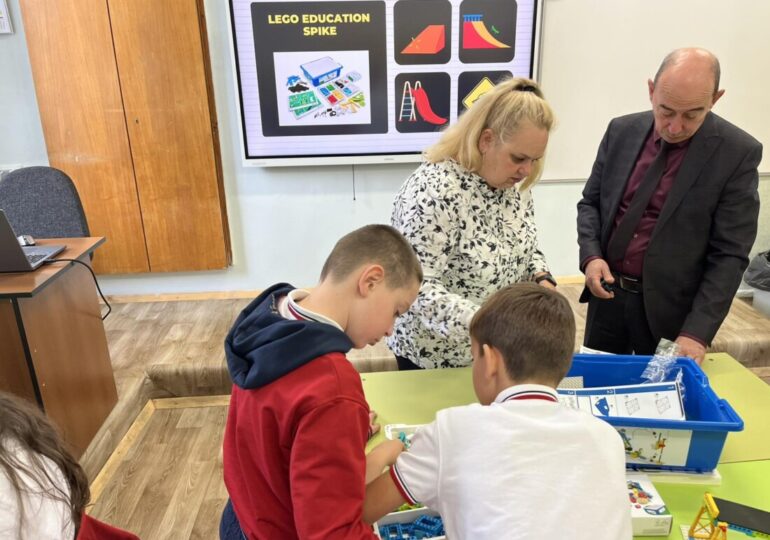 Откриха STEM център в асеновградско училище (СНИМКИ) 34 Откриха STEM център в асеновградско училище (СНИМКИ)