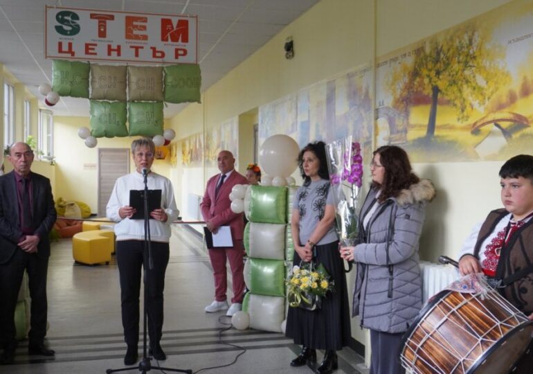 Откриха STEM център в асеновградско училище (СНИМКИ) 35 Откриха STEM център в асеновградско училище (СНИМКИ)