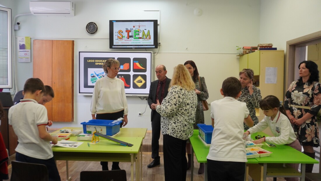 Откриха STEM център в асеновградско училище (СНИМКИ) 5 Откриха STEM център в асеновградско училище (СНИМКИ)