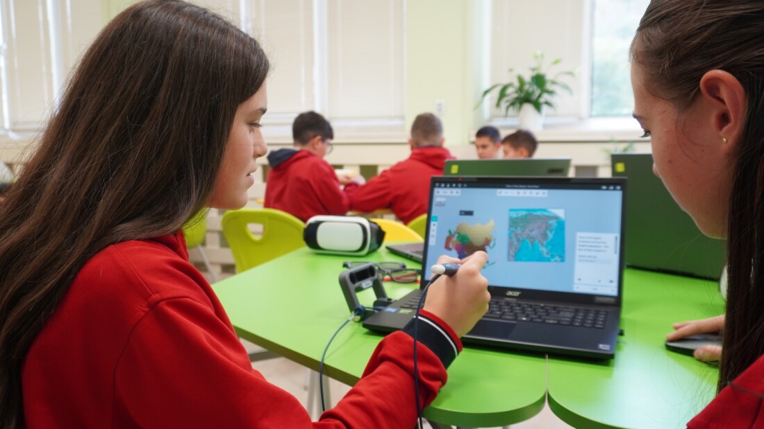 Откриха STEM център в асеновградско училище (СНИМКИ) 3 Откриха STEM център в асеновградско училище (СНИМКИ)