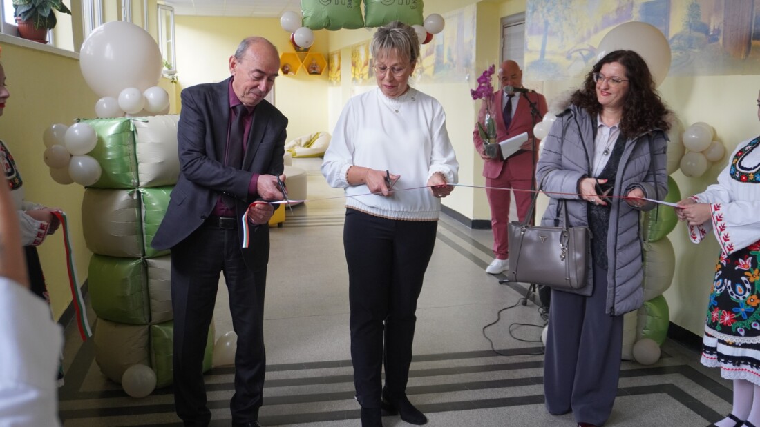 Откриха STEM център в асеновградско училище (СНИМКИ) 1 Откриха STEM център в асеновградско училище (СНИМКИ)