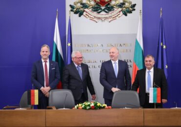 България подписа с германския концерн „Райнметал“ за изграждане на завод за барут и боеприпаси (СНИМКИ и ВИДЕО)