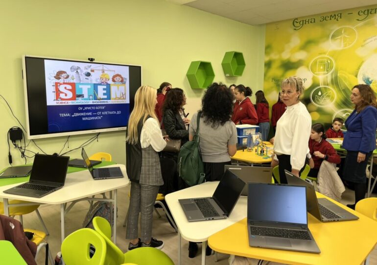 Откриха STEM център в асеновградско училище (СНИМКИ) 8 Откриха STEM център в асеновградско училище (СНИМКИ)