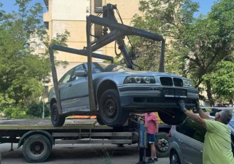 Продължава акцията по премахване на излезли от употреба автомобили в Асеновград