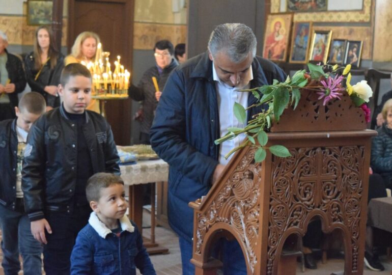 Манолци почетоха своя покровител Свети Димитър (СНИМКИ) 14 Манолци почетоха своя покровител Свети Димитър (СНИМКИ)