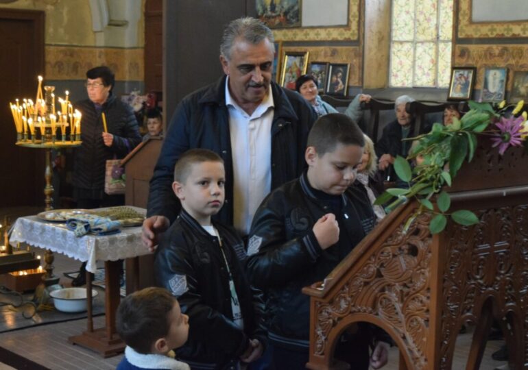Манолци почетоха своя покровител Свети Димитър (СНИМКИ) 9 Манолци почетоха своя покровител Свети Димитър (СНИМКИ)