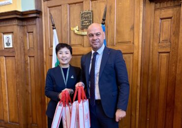 Кметът Костадин Димитров и посланикът на Китай обсъдиха възможности за икономическо и културно партньорство