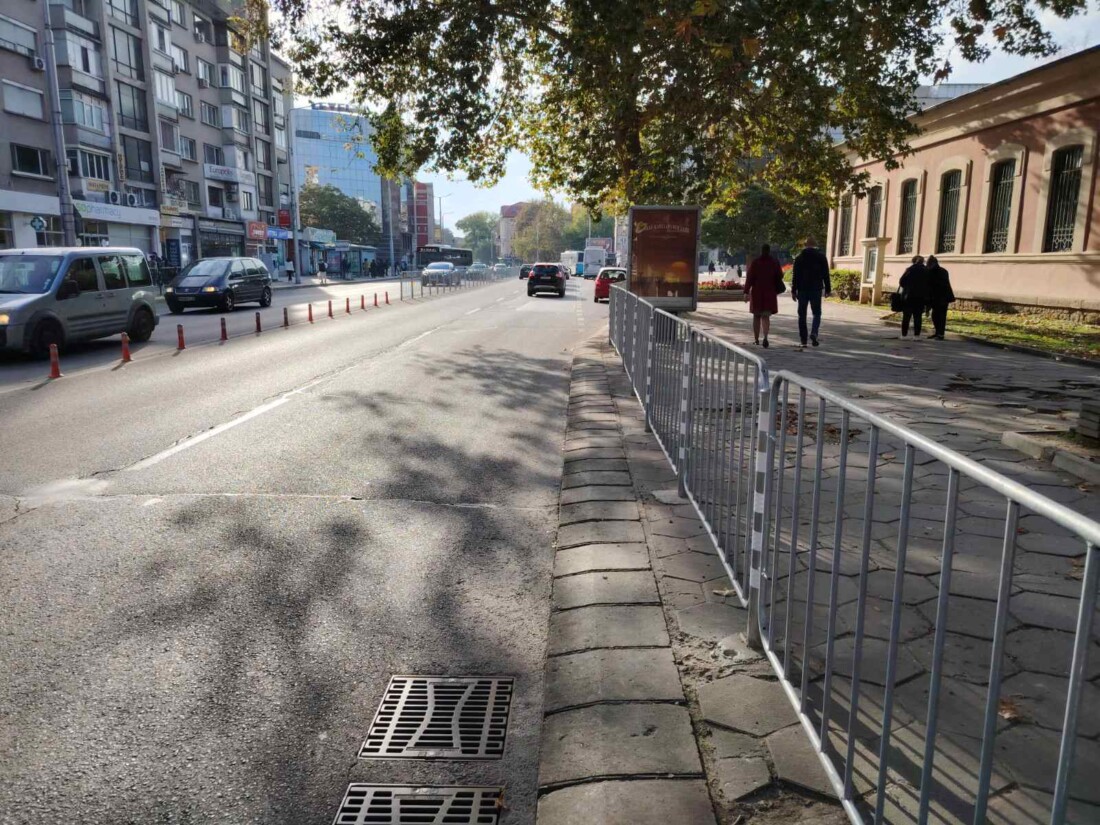 Монтираха нови преградни пана на ключови пътни артерии в Пловдив (СНИМКИ)