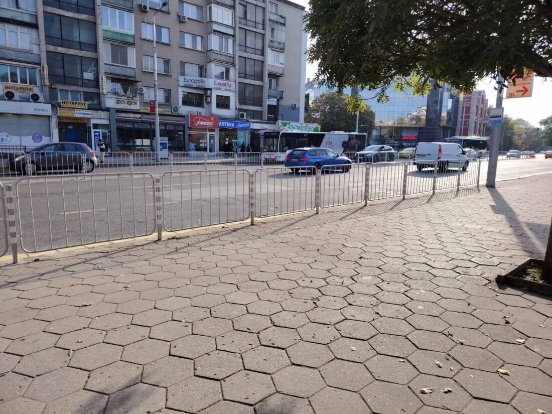 Монтираха нови преградни пана на ключови пътни артерии в Пловдив (СНИМКИ)