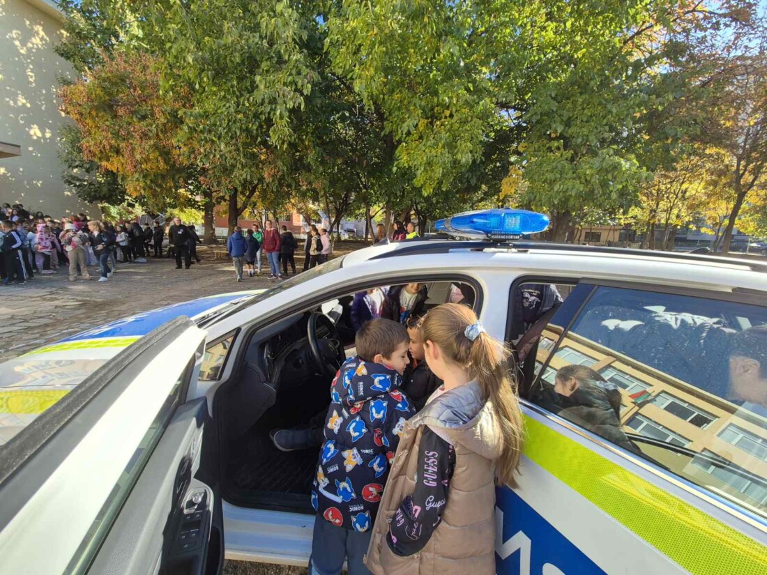 ОУ „Димитър Димов“ проведе тематичен ден по безопасност на движението по пътищата (СНИМКИ) 7 ОУ „Димитър Димов“ проведе тематичен ден по безопасност на движението по пътищата (СНИМКИ)