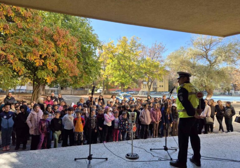 ОУ „Димитър Димов“ проведе тематичен ден по безопасност на движението по пътищата (СНИМКИ) 10 ОУ „Димитър Димов“ проведе тематичен ден по безопасност на движението по пътищата (СНИМКИ)