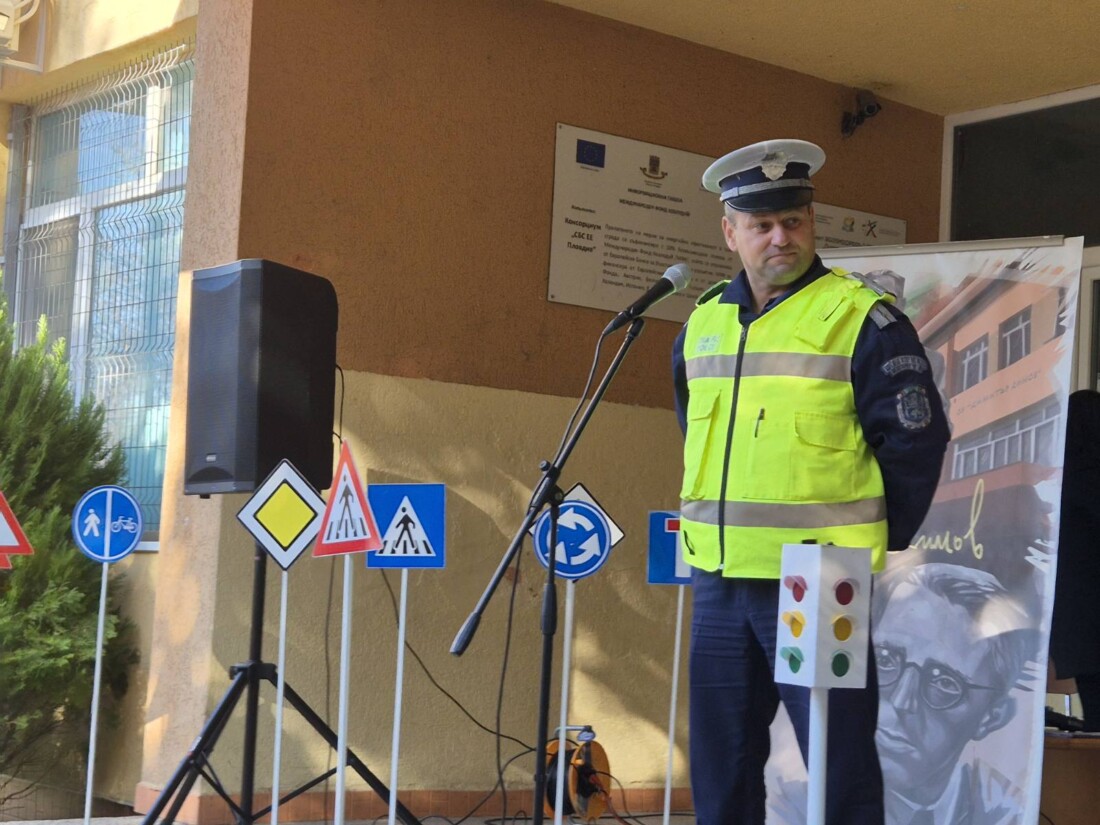 ОУ „Димитър Димов“ проведе тематичен ден по безопасност на движението по пътищата (СНИМКИ) 2 ОУ „Димитър Димов“ проведе тематичен ден по безопасност на движението по пътищата (СНИМКИ)