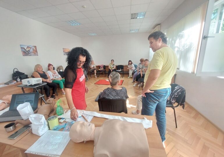 Медиците от детските градини и училищата в „Южен“ с опреснително обучение по първа помощ (СНИМКИ)