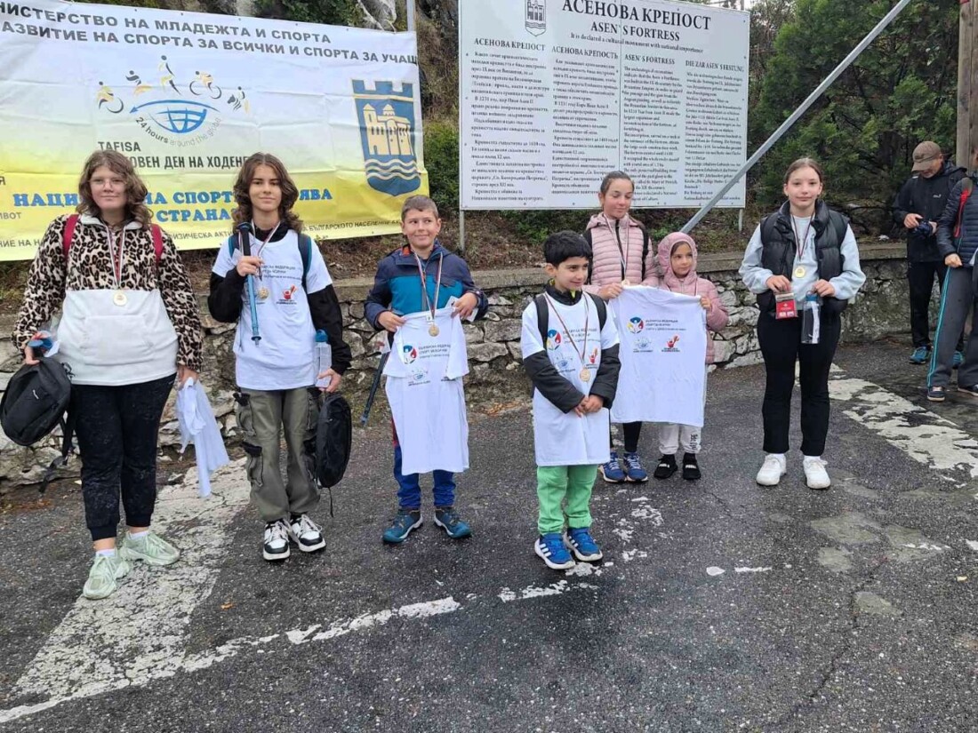 Дъждът не спря похода в Асеновград за Дните на ходенето и туризма (СНИМКИ)