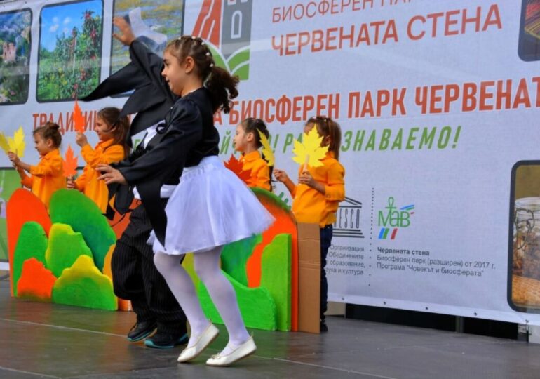 Асеновградчани се впуснаха в Празника на занаятите и вкусовете (СНИМКИ)