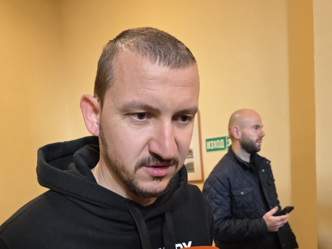 Преди Дербито на Пловдив: Костадин Димитров и капитаните на Локомотив и Ботев призоваха за уважение между феновете (СНИМКИ) 4 Преди Дербито на Пловдив: Костадин Димитров и капитаните на Локомотив и Ботев призоваха за уважение между феновете (СНИМКИ)