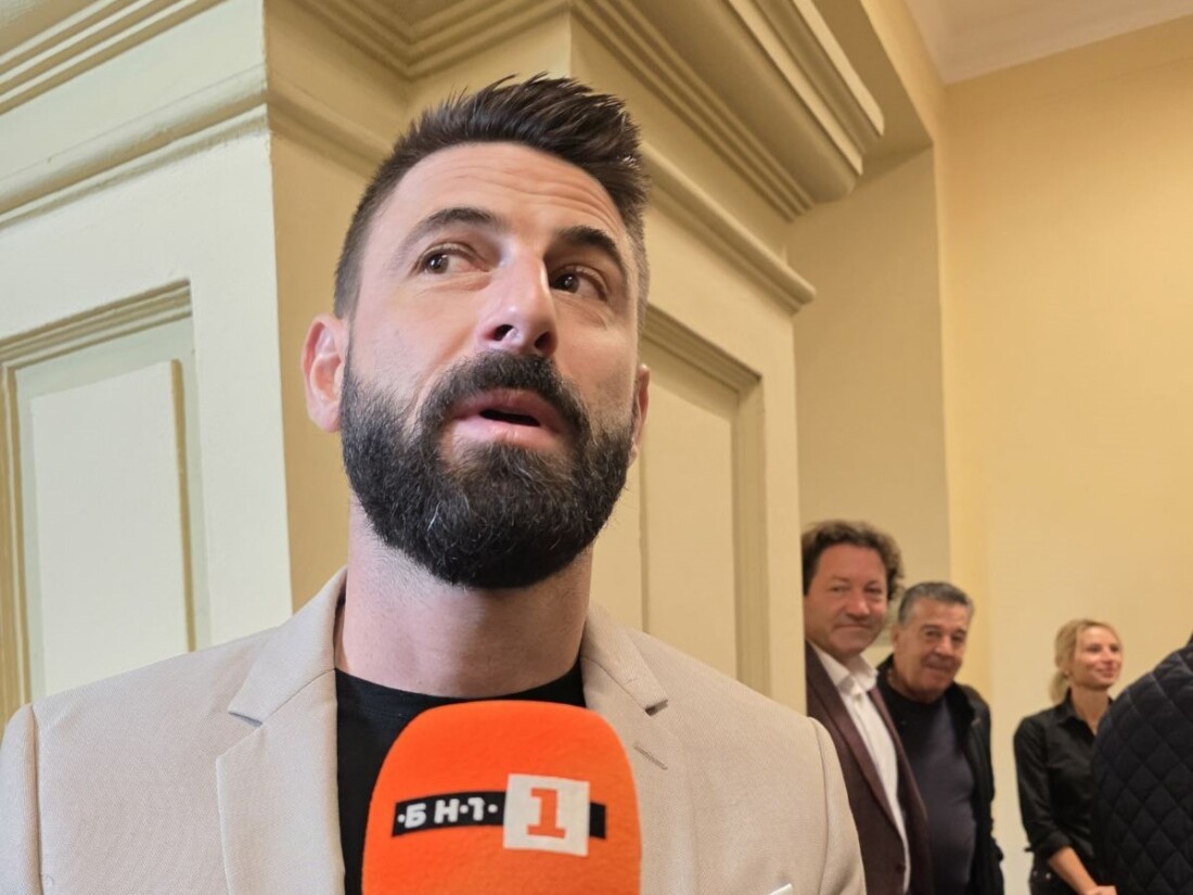 Преди Дербито на Пловдив: Костадин Димитров и капитаните на Локомотив и Ботев призоваха за уважение между феновете (СНИМКИ) 3 Преди Дербито на Пловдив: Костадин Димитров и капитаните на Локомотив и Ботев призоваха за уважение между феновете (СНИМКИ)