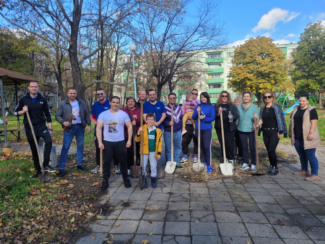 ГЕРБ с поредна залесителна акция в „Западен“ в Пловдив (СНИМКИ)