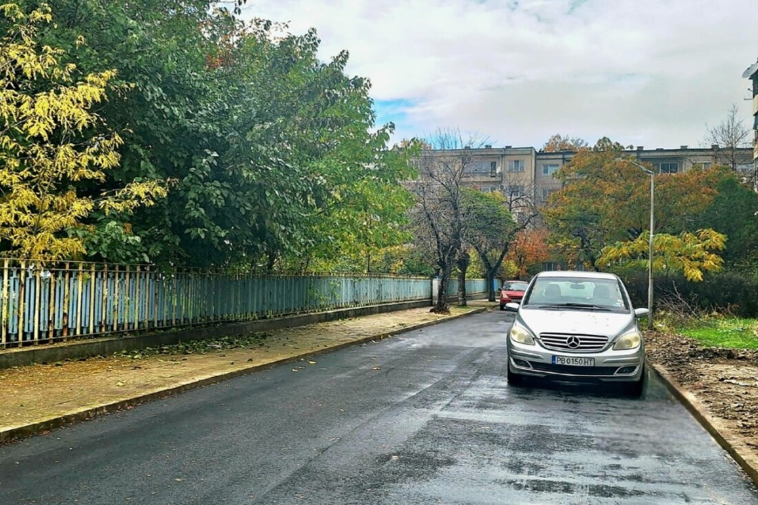 Обновиха улица пред детско заведение в район „Източен“ (СНИМКИ)