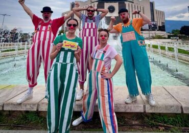 Празничен ноември в театър „Хенд“: Безплатни събития от класната стая до сцената