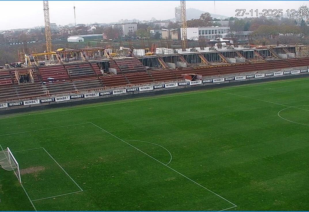 Кметът Костадин Димитров: Напредва строителството на стадион „Локомотив“ (СНИМКИ)