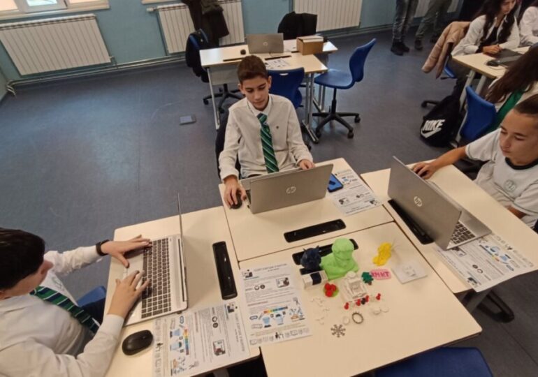 Ученици от СУ „Патриарх Евтимий“ демонстрираха умения за работа с ИИ, програмиране и роботика (СНИМКИ)