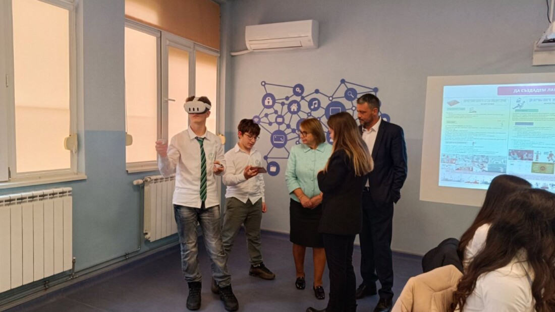 Ученици от СУ „Патриарх Евтимий“ демонстрираха умения за работа с ИИ, програмиране и роботика (СНИМКИ)