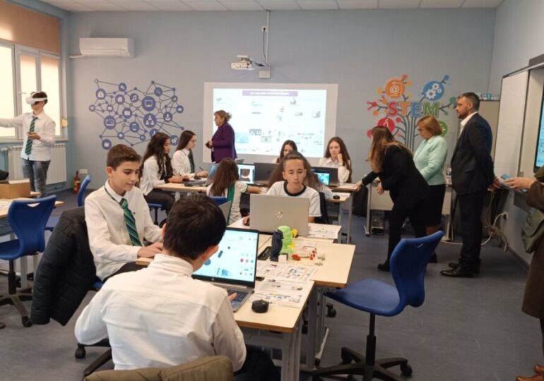 Ученици от СУ „Патриарх Евтимий“ демонстрираха умения за работа с ИИ, програмиране и роботика (СНИМКИ)