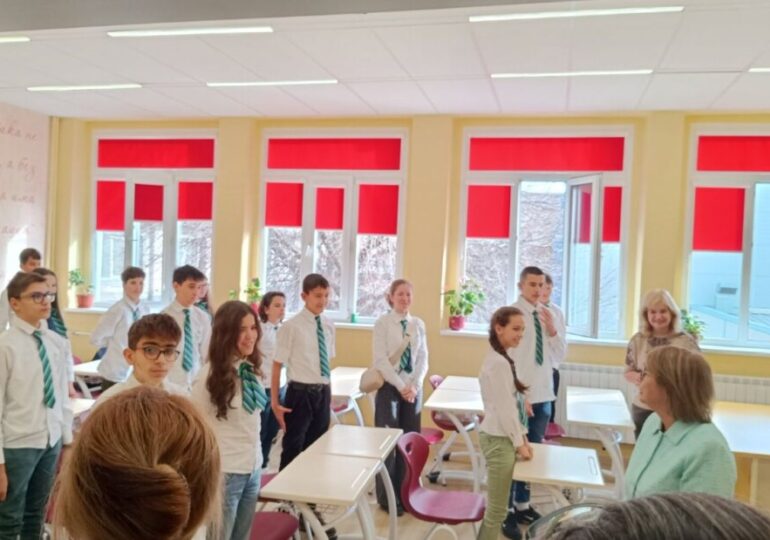 Ученици от СУ „Патриарх Евтимий“ демонстрираха умения за работа с ИИ, програмиране и роботика (СНИМКИ)