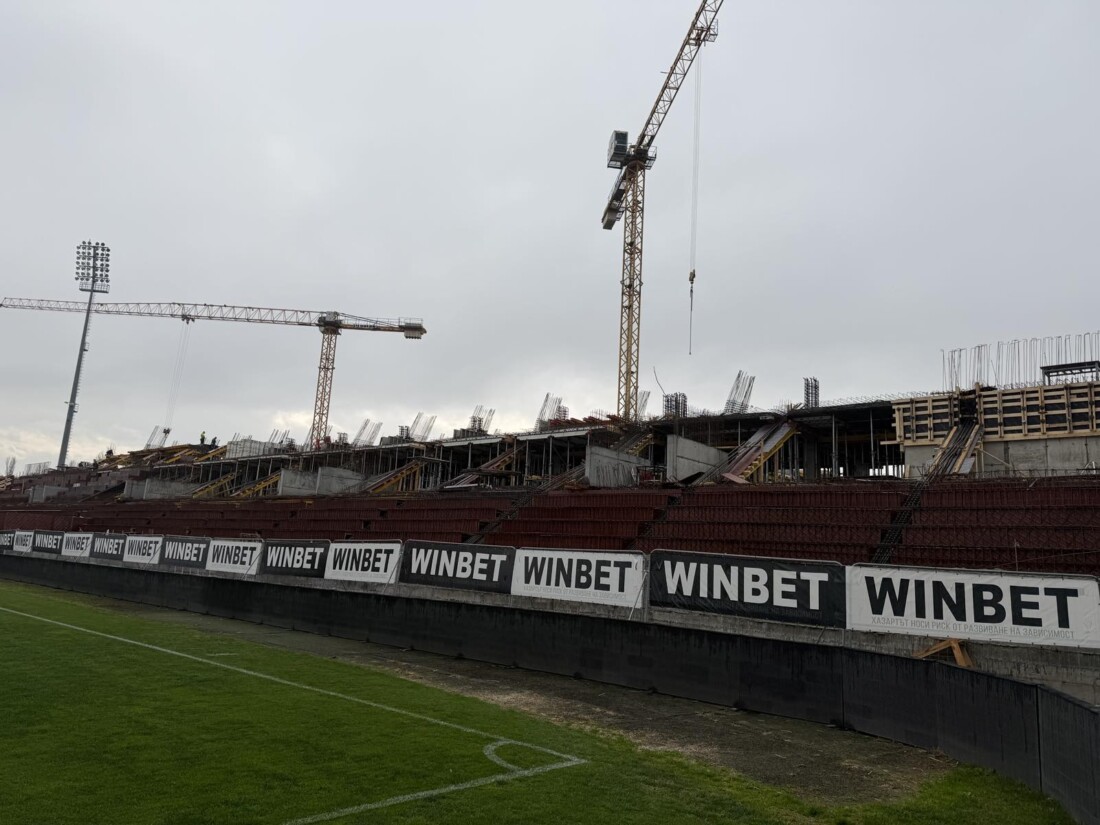 Кметът Костадин Димитров: Напредва строителството на стадион „Локомотив“ (СНИМКИ)